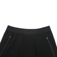 Your comfy & stretchy To-Go Shorts "Claude" with two deep side pockets with zipper. With the two different kind of stretch fabric you will feel the comfiness while running or doing your squats in the gym.