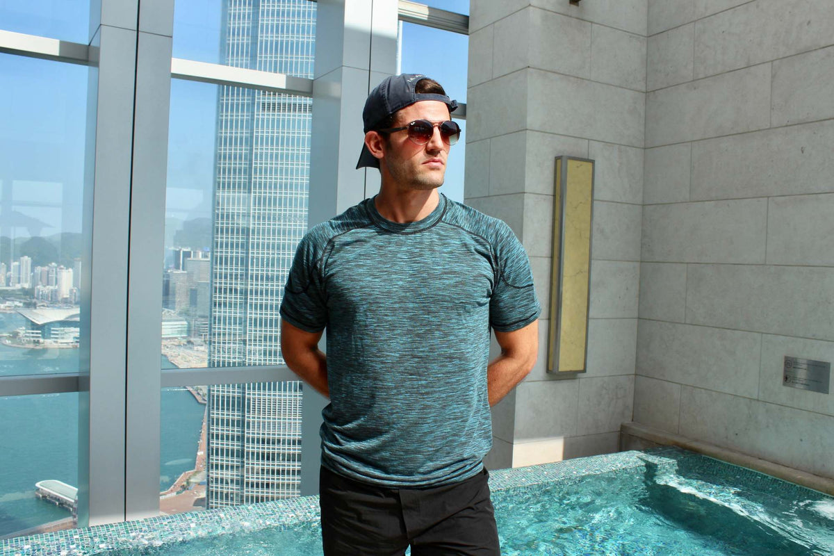model wear axel t-shirt